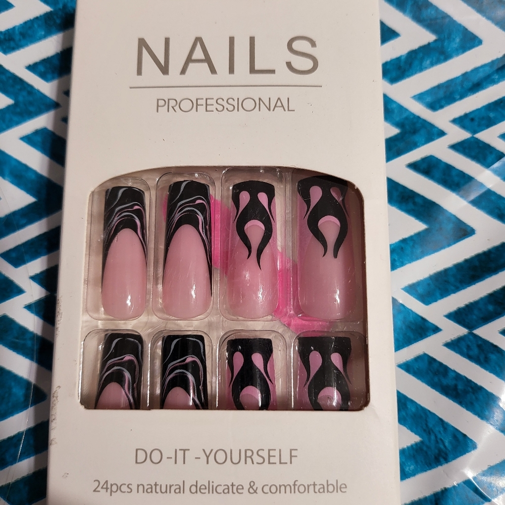 Press on nails